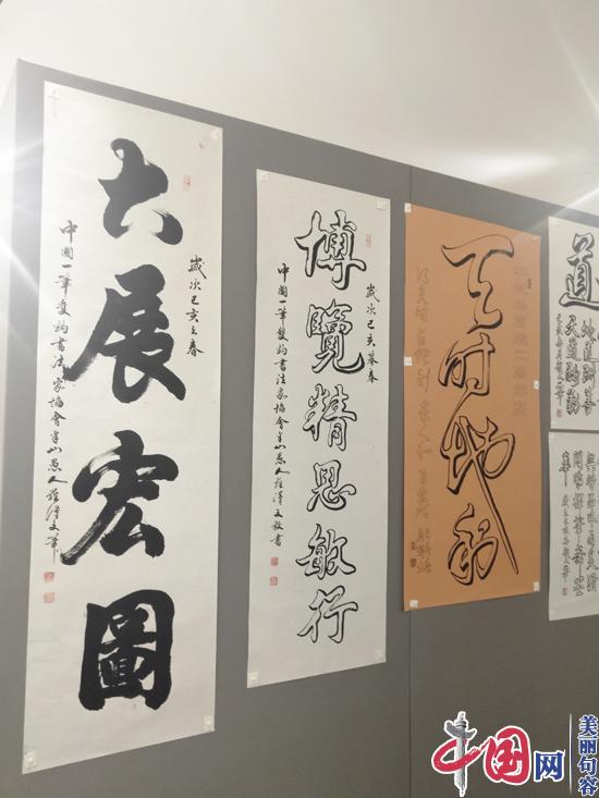 《墨韻江南》“雙鉤”書(shū)法驚艷展現 句容籍蔣國華表演“無(wú)筆飛書(shū)”