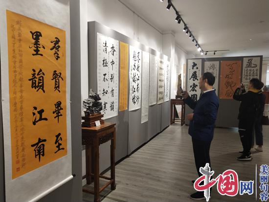 《墨韻江南》“雙鉤”書(shū)法驚艷展現 句容籍蔣國華表演“無(wú)筆飛書(shū)”