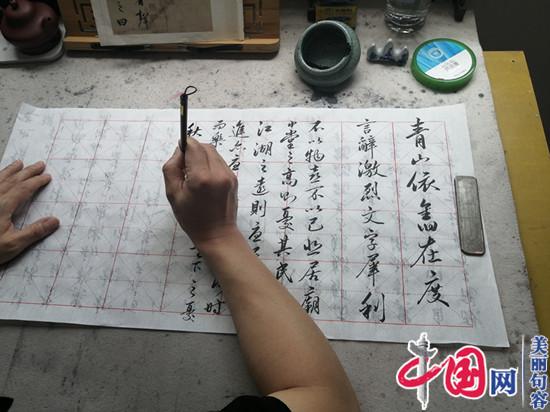 翰墨書(shū)人生 撇捺灑性情——句容書(shū)法老師徐朝斌