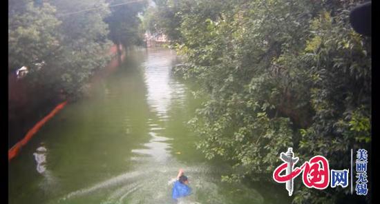 七旬老太賭氣跳河輕生 幸遇城管隊員跳河救人