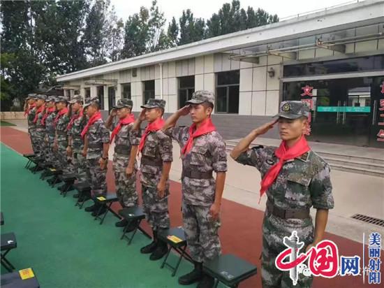 徐秀娟英雄中隊隊員緊握軍營(yíng)“特別的手”