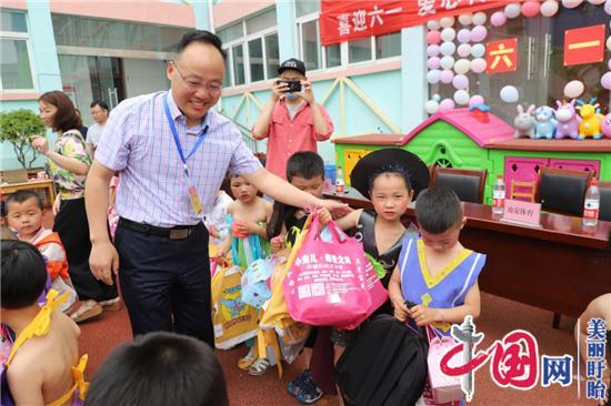 盱眙縣鐵佛中心幼兒園開(kāi)展“喜迎六一 愛(ài)心傳遞”慰問(wèn)留守兒童活動(dòng)