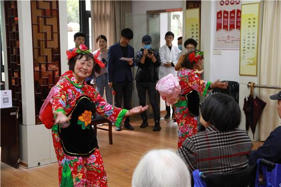 “我們的節日·重陽(yáng)”！天津新村社區舉辦“夕陽(yáng)紅文藝匯演”