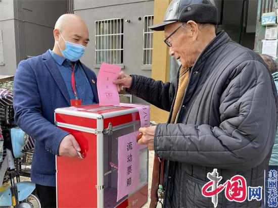 目擊人大換屆選舉現場(chǎng)：無(wú)錫市人民檢察院選民投出莊嚴一票