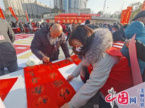 “文化惠民 你我同行”句容市圖書(shū)館黨支部開(kāi)展黨員志愿服務(wù)活動(dòng)