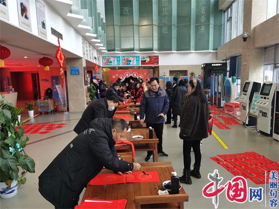 句容市圖書(shū)館舉辦第六屆“筆墨凝書(shū)香 春聯(lián)送祝福”書(shū)法名家寫(xiě)春聯(lián)活動(dòng)