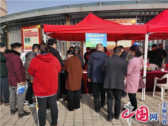 句容市圖書(shū)館學(xué)習雷鋒精神 助力全民閱讀