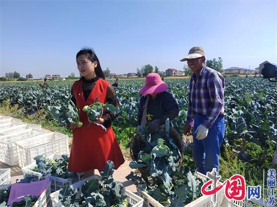 碧波蕩漾綻芳華——記江蘇省響水縣蔬菜生產(chǎn)技術(shù)指導站站長(cháng)徐亞蘭