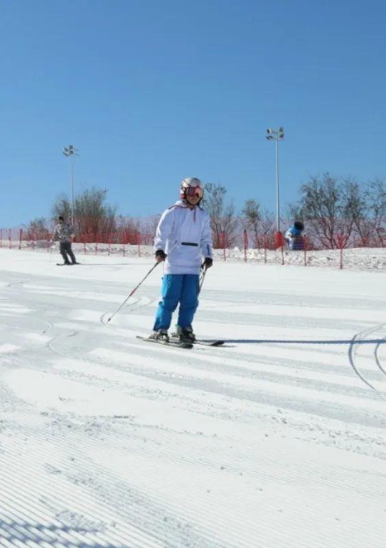 唐山市路北區第五屆冰雪運動(dòng)會(huì )暨路北區第八屆冰雪節開(kāi)幕