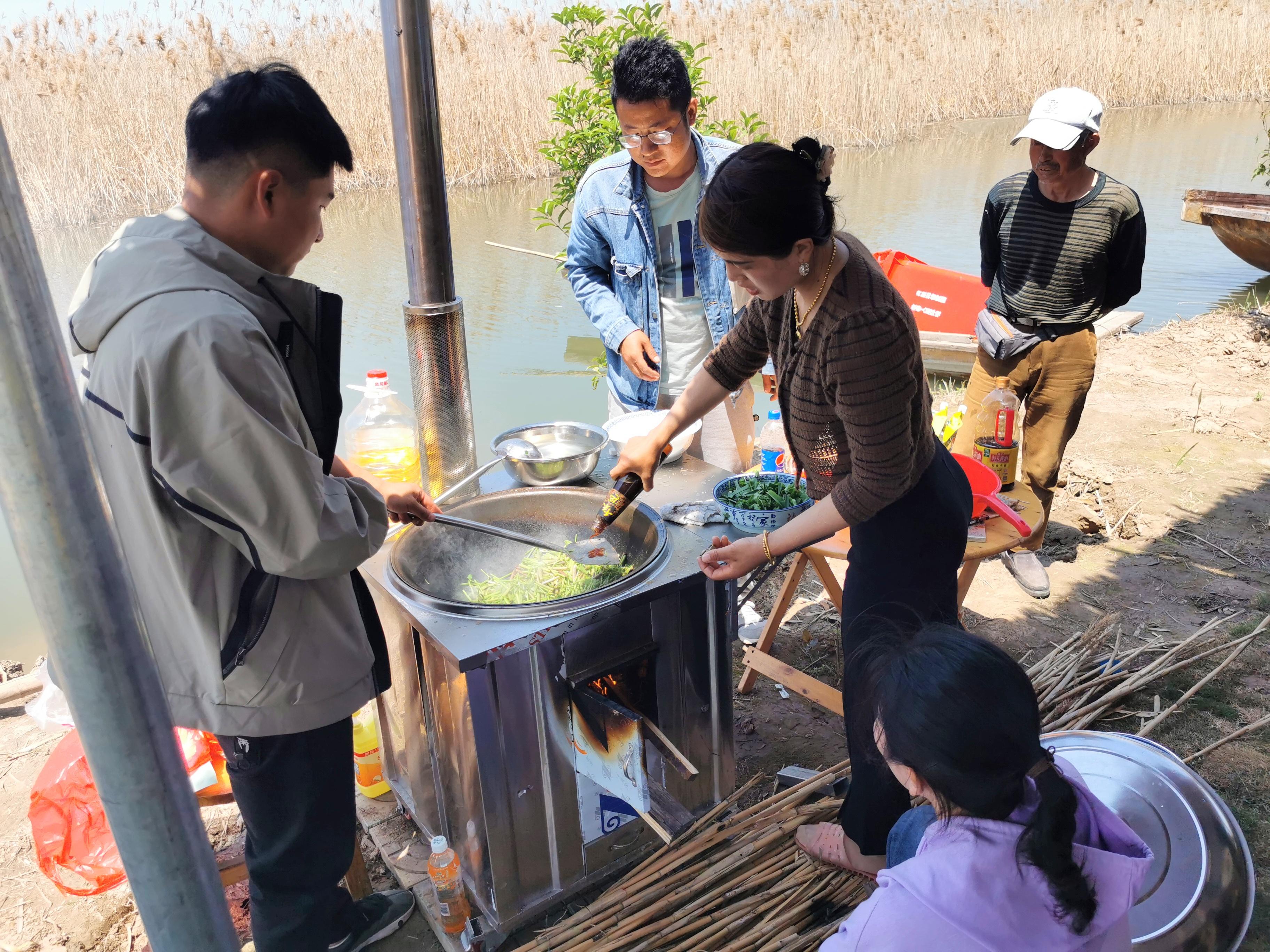 淮安老子山鎮新灘村漁家風(fēng)情小魚(yú)鍋貼吸引省內外游人