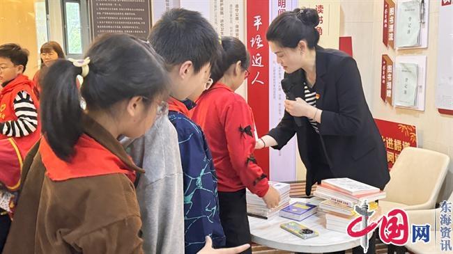 “慧”勞動(dòng)、“品”書(shū)香、“扮”家園——“五一”書(shū)香楓鄰勞動(dòng)實(shí)踐活動(dòng)圓滿(mǎn)舉行