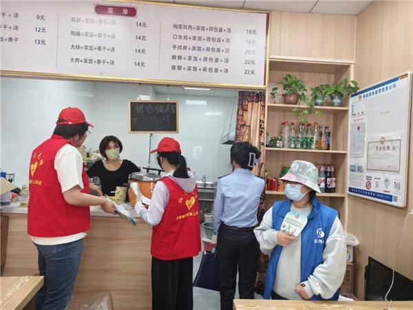 南通通州區五接鎮對雙擁示范店開(kāi)展食品安全檢查