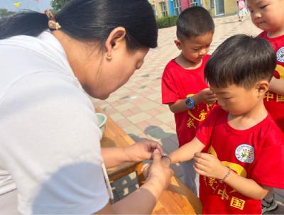 趣享傳統文化 濃情魅力端午——唐縣東雹水幼兒園開(kāi)展端午節親子游園活動(dòng)