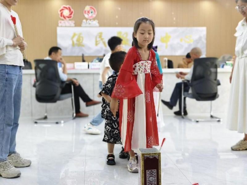 沭陽(yáng)縣顏集鎮開(kāi)展“多彩民俗迎端午 民族團結心連心”主題活動(dòng)