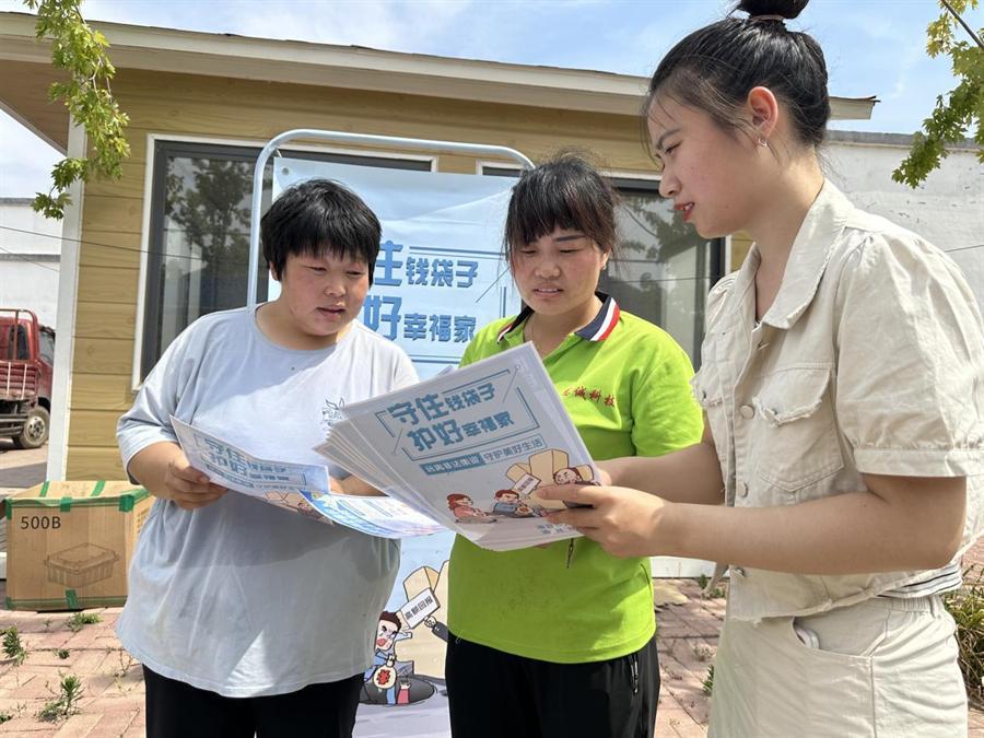 平鄉縣司法局油召司法所開(kāi)展“守住錢(qián)袋子 護好幸福家”防范非法集資宣傳活動(dòng)