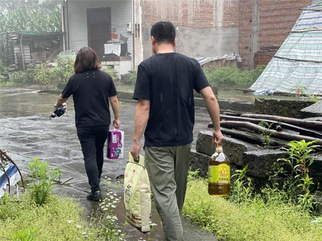 昭通片區項目黨支部聯(lián)合水富市總工會(huì )、石燕村大石黨支部聯(lián)合開(kāi)展“傳家風(fēng) 揚正氣 頌黨恩”慶七一主題黨日活動(dòng)