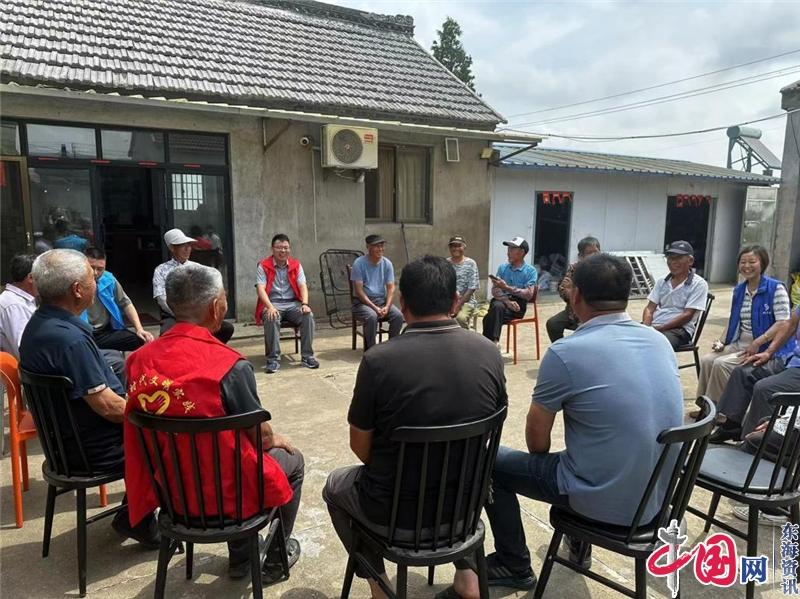 興化市合陳鎮李秀村舉辦“干群面對面、黨群心連心——小板凳議事會(huì )”活動(dòng)