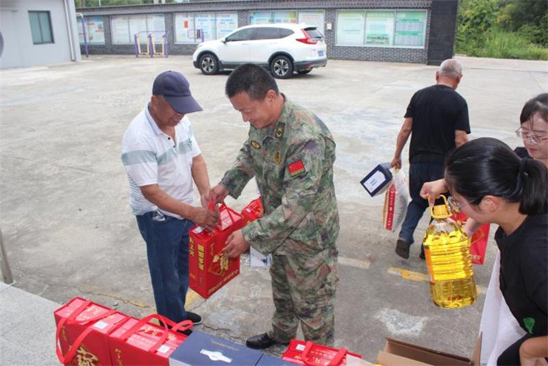 江蘇如皋如城街道：慶“八一”致敬軍屬 軍民魚水一家親