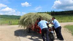 夏季行動 民警助力沒油車輛解困